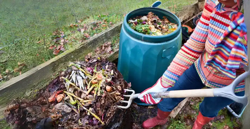 Bury composting bucket