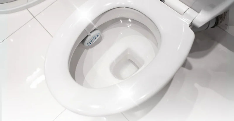 Flush Toilet Bomb using splash toilet cleaner