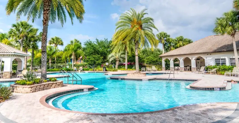 hotel pool cleaning service